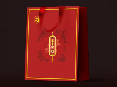 手提白卡纸